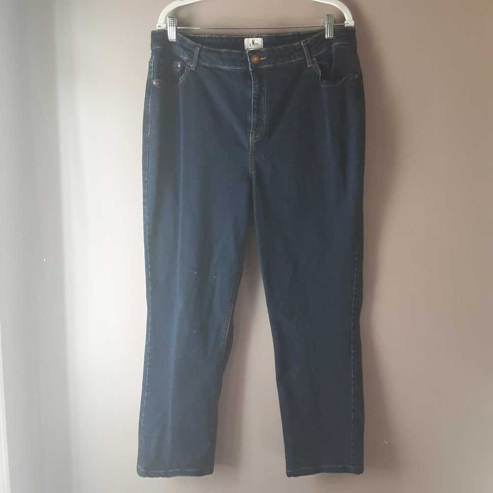 DC Jeans, Dark Wash, Straight Leg, Mid-Rise, Cropped. Size 20